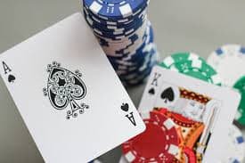 Tampilan live dealer di studio Lightning Roulette cari togel
